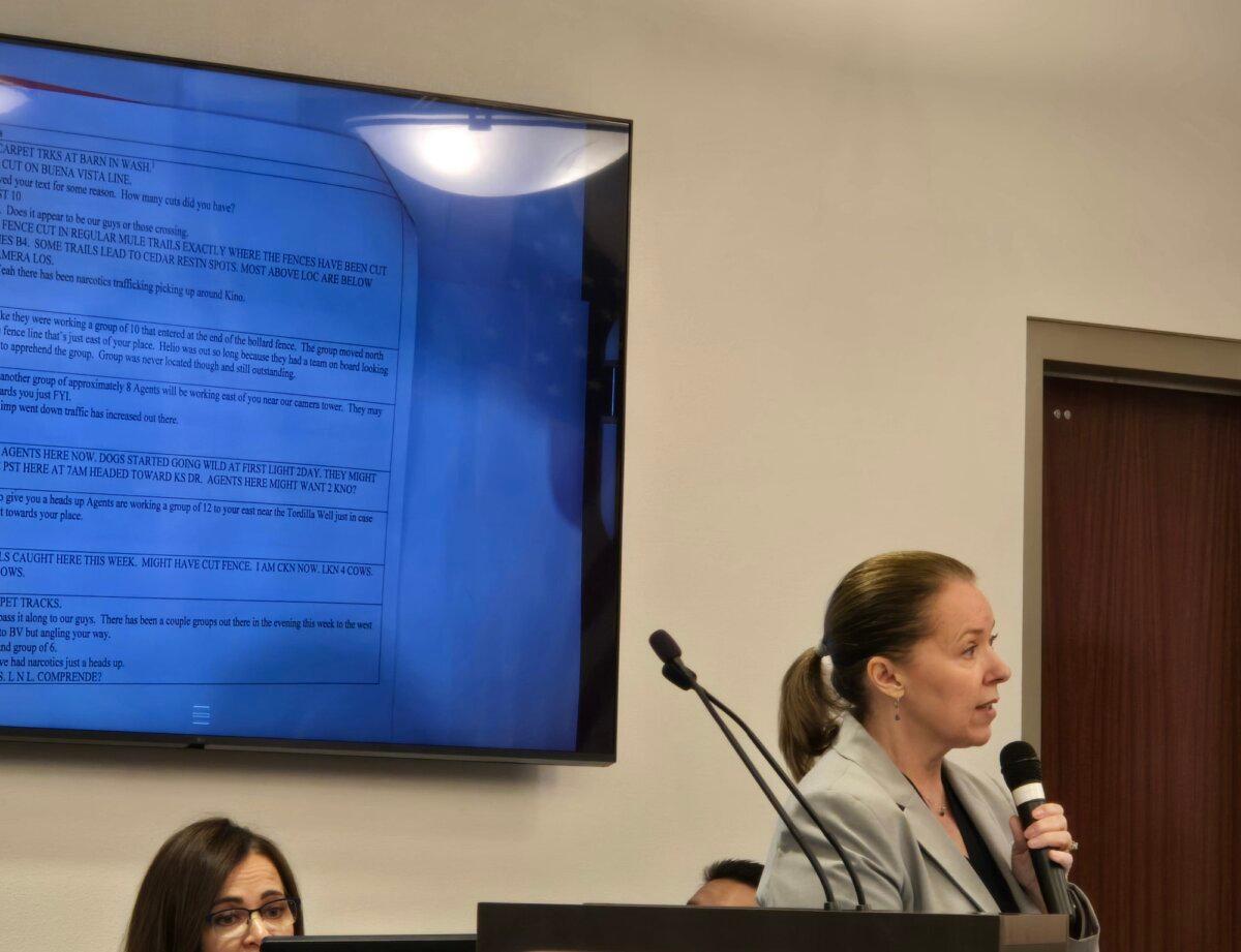 Prosecutor Kimberly Hunley (R) presents text messages George Alan Kelly allegedly sent to a Border Patrol agent on Jan. 30, 2024. Photo taken in the Superior Court in Nogales, Ariz., on April 10, 2024. (Allan Stein/The Epoch Times)