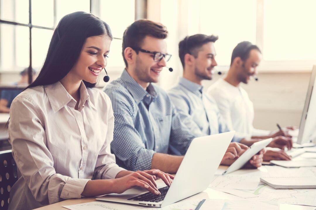 10 Ways to Lead Extraordinary Customer Service in 2024