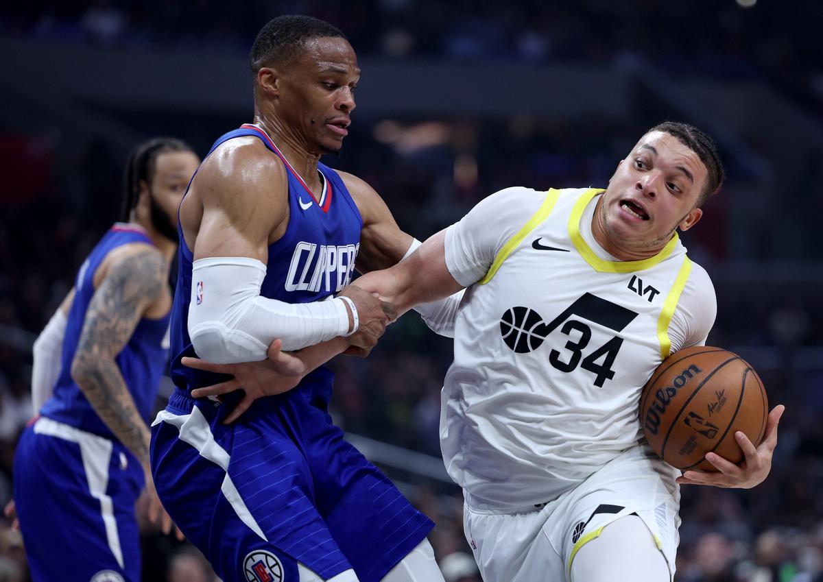 Kenneth Lofton Jr. Scores 27 as Jazz Hang on to Edge Clippers
