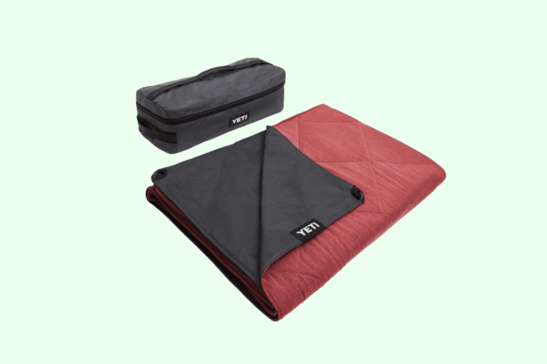 10 Picnic Blankets That Are Perfect for Outdoor Dates