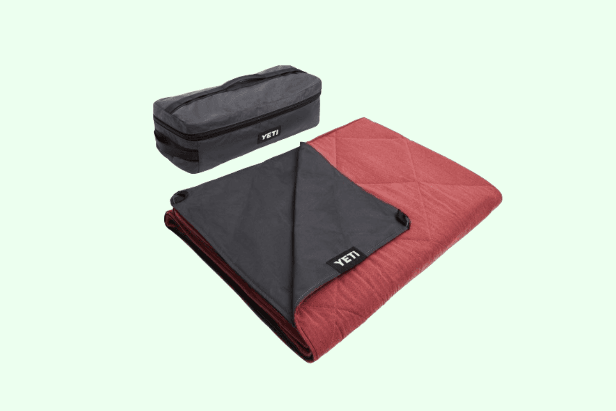 9 Picnic Blankets That Are Perfect for Outdoor Dates