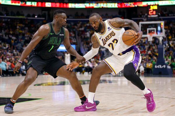 Zion Williamson (1) of the New Orleans Pelicans defends against LeBron James (23) of the Los Angeles Lakers in New Orleans on April 14, 2024. (Tyler Kaufman/Getty Images)