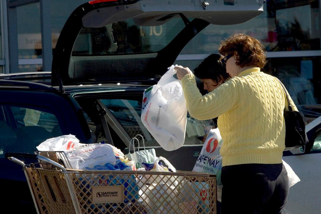 San Francisco Considers Allowing Residents to Sue Grocers for Shutting Down Without Notice