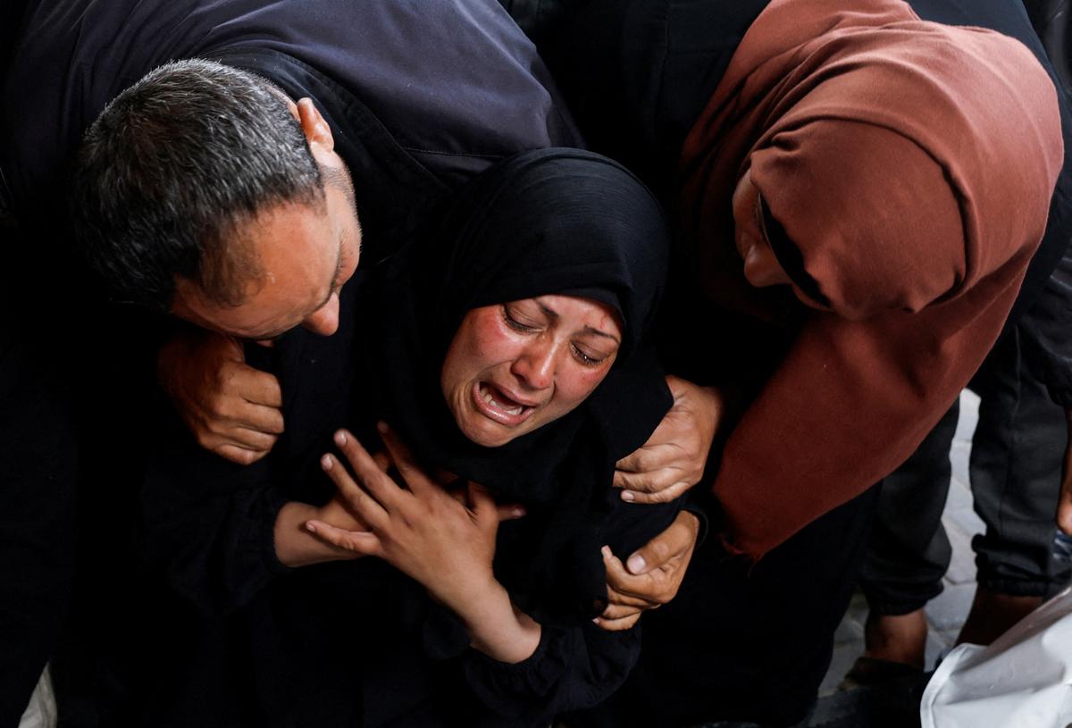 Israeli Tanks Push Back Into Northern Gaza, Warplanes Hit Rafah, Say Residents