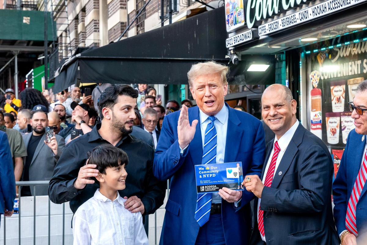 Trump Visits Harlem Bodega Where Clerk Stabbed Attacker in Self-Defense