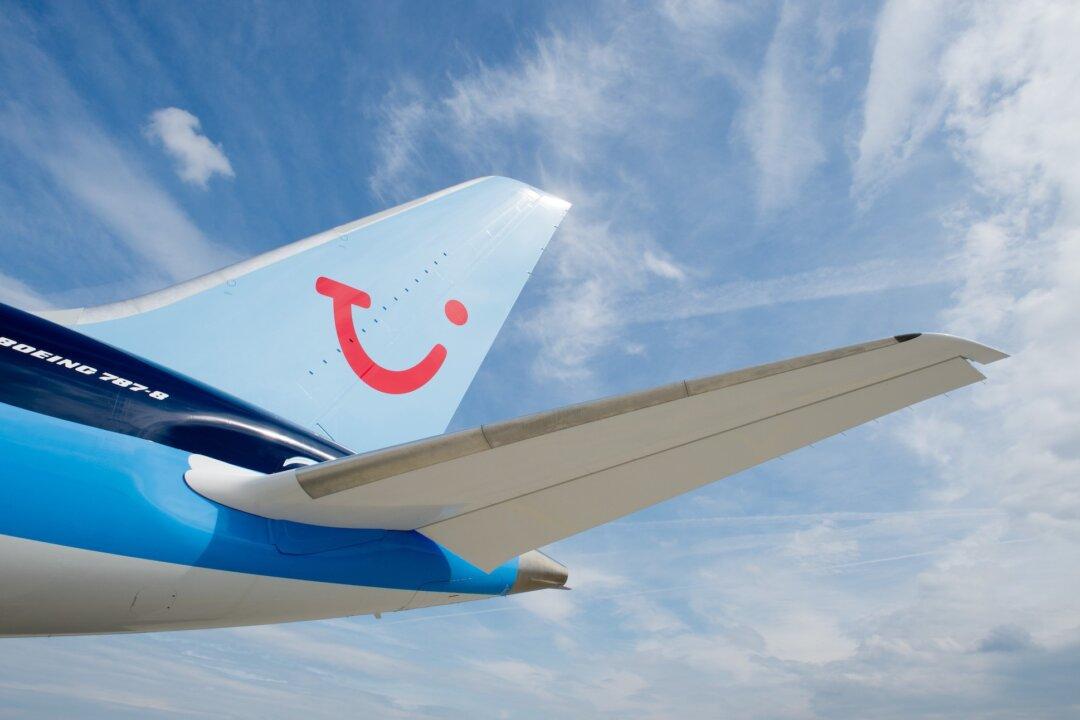 TUI Airways Boeing 787 Makes Emergency Landing in UK