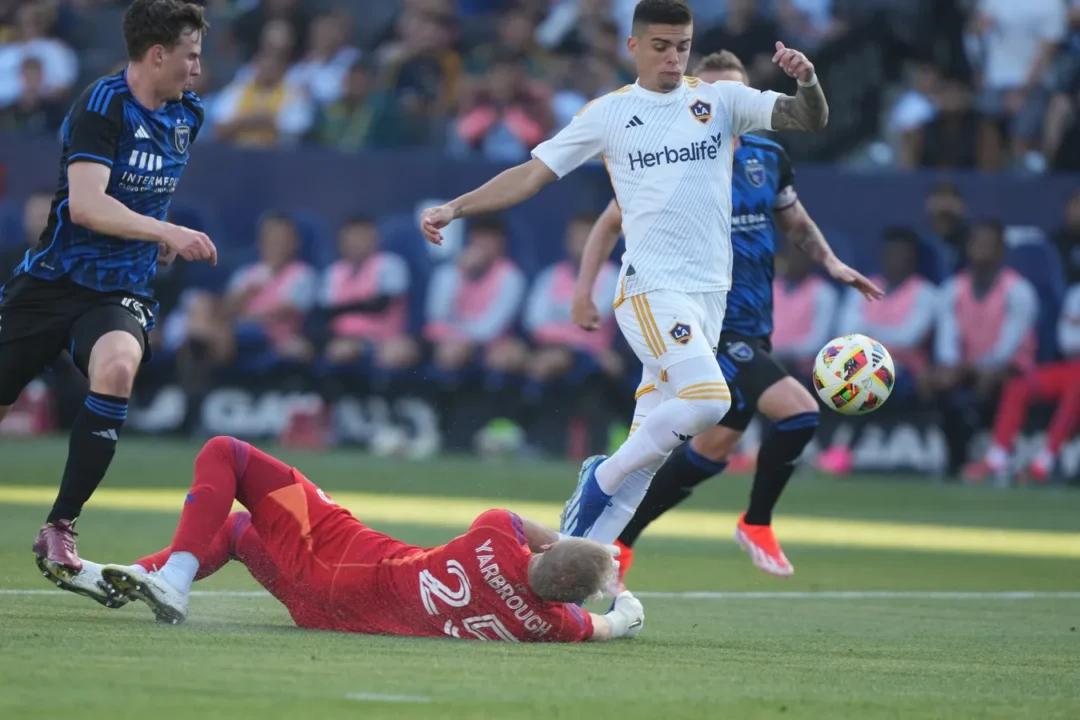 Galaxy Score 4 More Goals in Beating Earthquakes Again