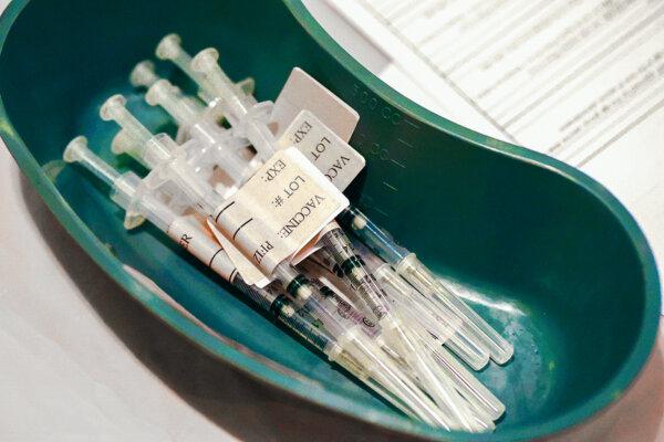 Syringes filled with COVID-19 vaccines sit on a table at a vaccination clinic in a file image. (Justin Sullivan/Getty Images)