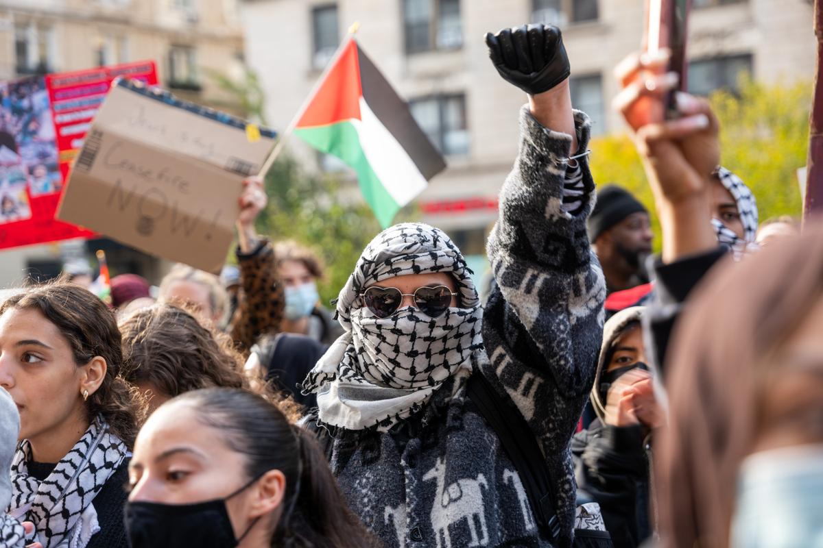 New York Governor Open to Reinstating Mask Ban Amid Surge of Anti-Semitic Incidents