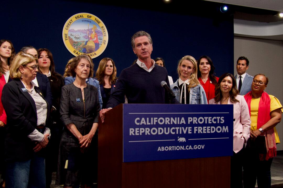 Newsom, Lawmakers Announce Bill in Response to Arizona’s Abortion Ban