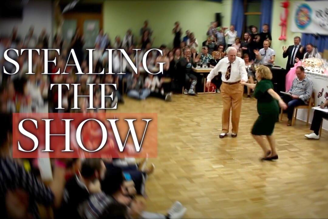 Elderly Couple Steals the Show On the Dance Floor