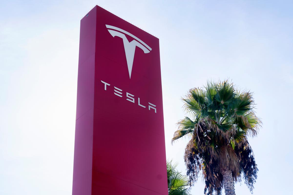 Tesla Driver in Seattle-Area Crash That Killed Motorcyclist Told Police He Was Using Autopilot