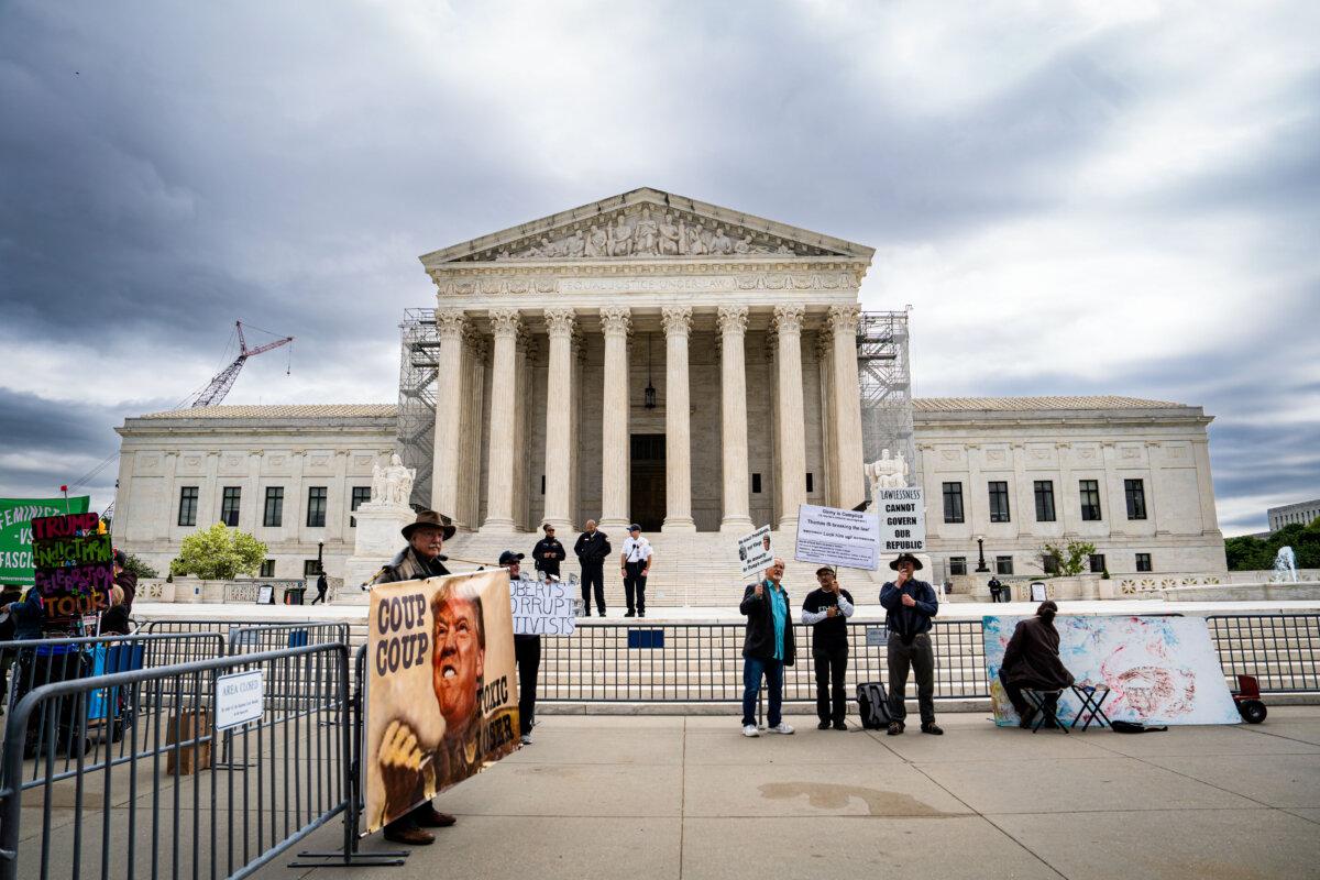 Protestors in front of the Supreme Court in Washington on April 25, 2024. (Madalina Vasiliu/The Epoch Times)