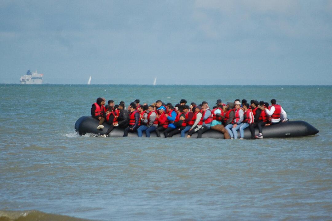 US Should Adopt UK’s ‘Rwanda Plan’ to Address Illegal Immigration