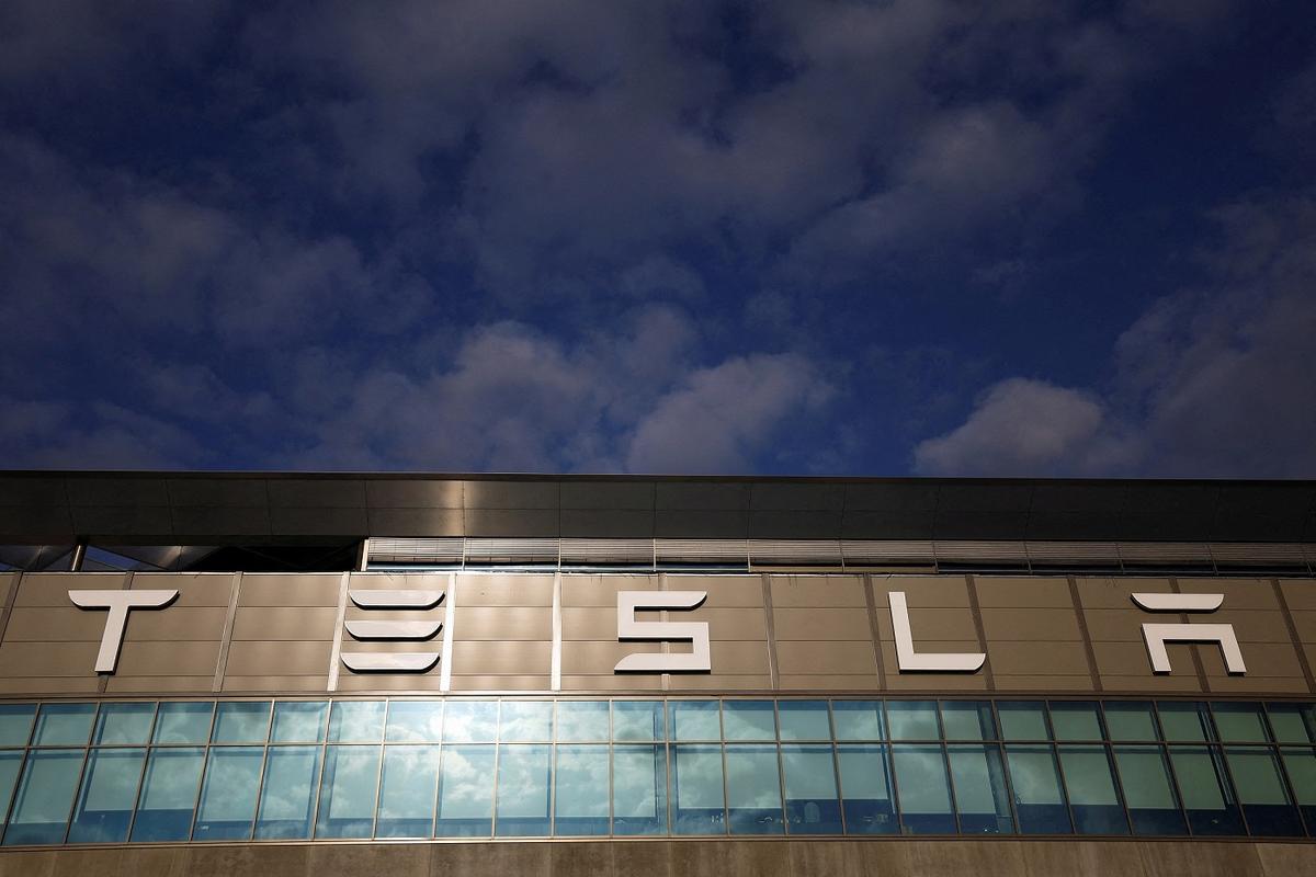US Probes Tesla Recall of 2 Million Vehicles Over Autopilot, Citing Concerns