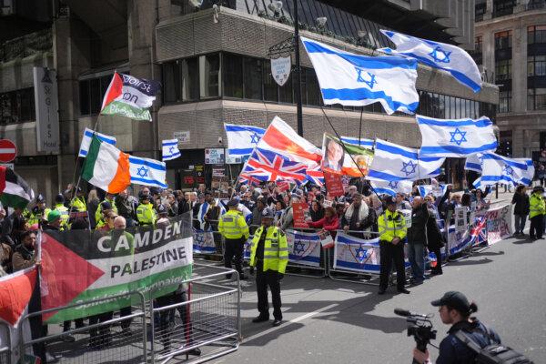 Pro-Israel supporters and pro-Palestine supporters hold opposing demonstrations in Tottenham Court Road, in central London, on April 20, 2024. (Yui Mok/PA)