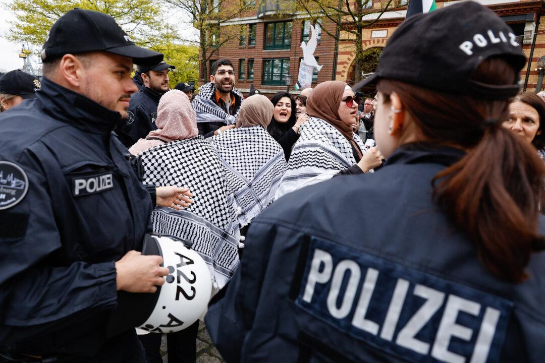 More Than 1,000 Protesters Demand Establishment of Islamic Caliphate in Germany
