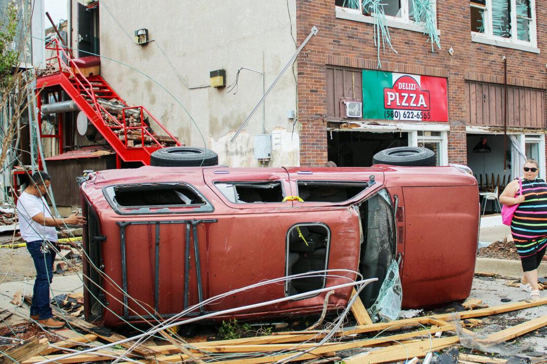 Tornadoes Devastate Oklahoma, Killing 4 and Injuring Dozens