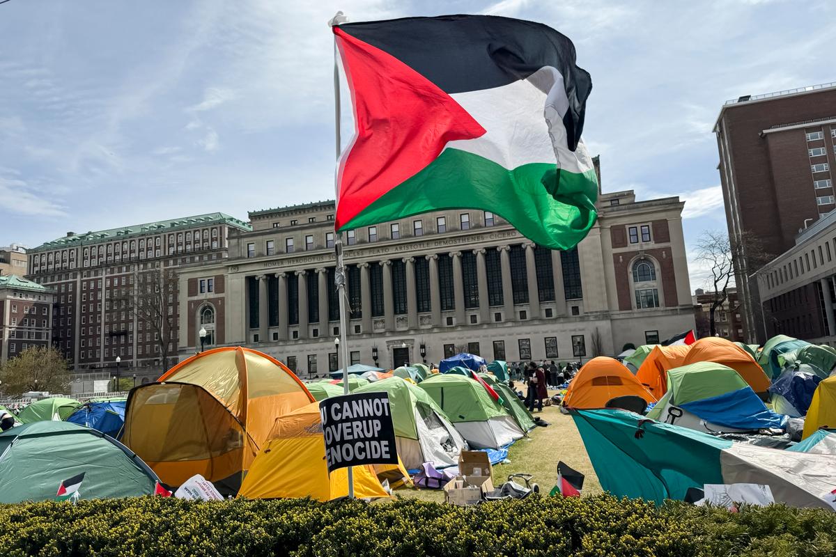 Columbia University students protest the Gaza conflict at Columbia University in New York City on April 27, 2024. (Emel Akan/The Epoch Times)