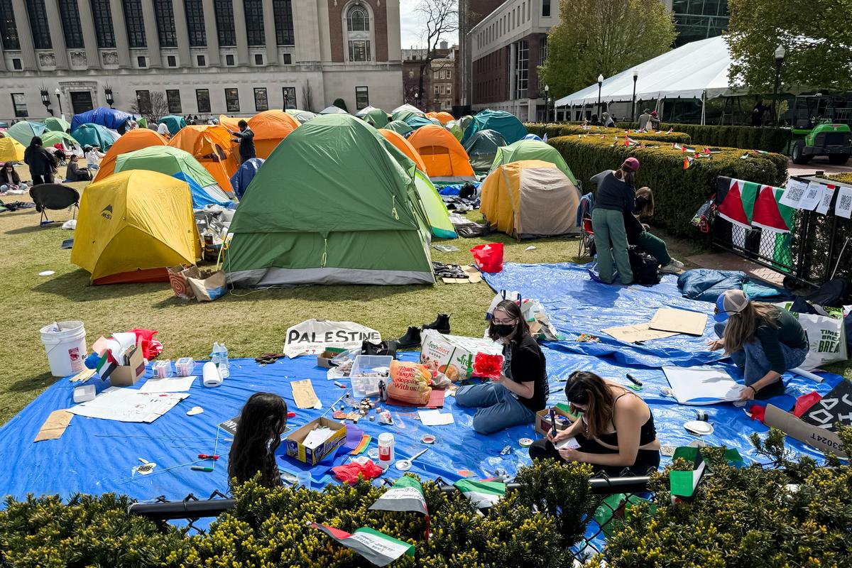 Columbia University students protest the Gaza conflict at Columbia University in New York City on April 27, 2024. (Emel Akan/The Epoch Times)