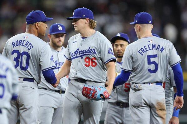 Starting pitcher Landon Knack (96) of the Los Angeles Dodgers is removed by manager Dave Roberts during the sixth inning of the MLB game against the Arizona Diamondbacks in Phoenix on April 30, 2024. (Christian Petersen/Getty Images)
