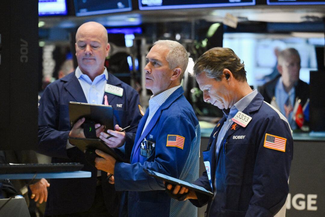 Global Stocks Plunge as Weak US Jobs Report Fuels Economic Fears