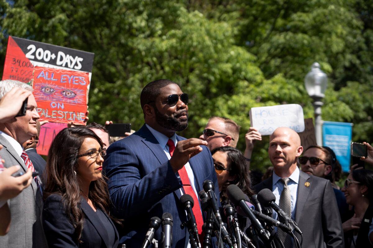 Rep. Byron Donalds (R-Fla.) and other lawmakers speak during a visit to the George Washington University campus during protests in Washington on May 1, 2024. (Madalina Vasiliu/The Epoch Times)