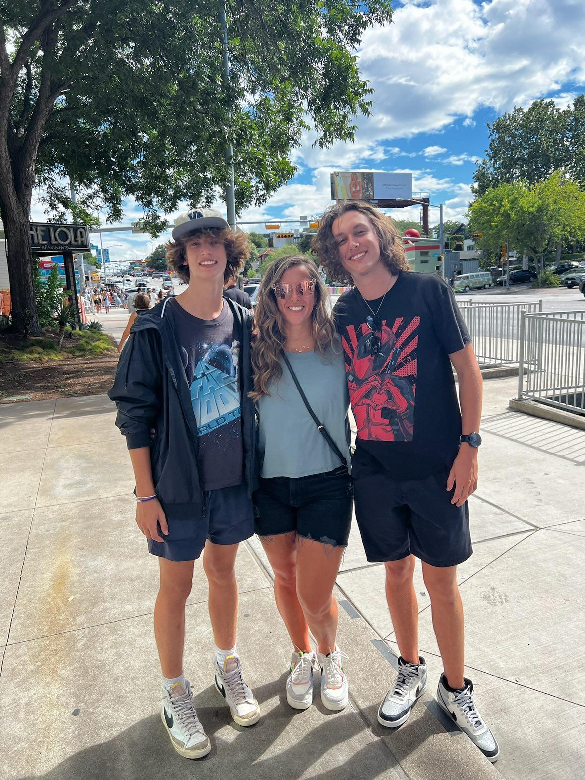 タプリー夫人と息子たち。(ジャネット・タプリー提供)