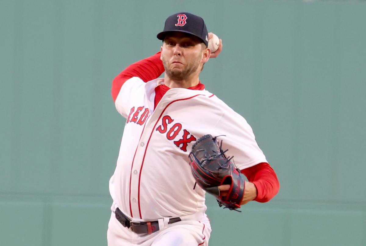 Crawford Stifles Giants, Wong Has Three Hits as Red Sox Triumph