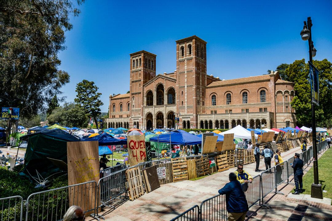 Police at UCLA Issue Unlawful Assembly Order at Pro-Palestine Encampment