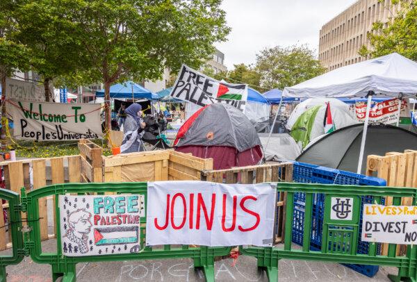 40 Percent of Arrestees in UC Irvine Protest Had No Connection With School 6 Students at the University of California–Irvine protest against the Israel-Hamas conflict in Irvine, Calif., on May 2, 2024. (John Fredricks/The Epoch Times)
