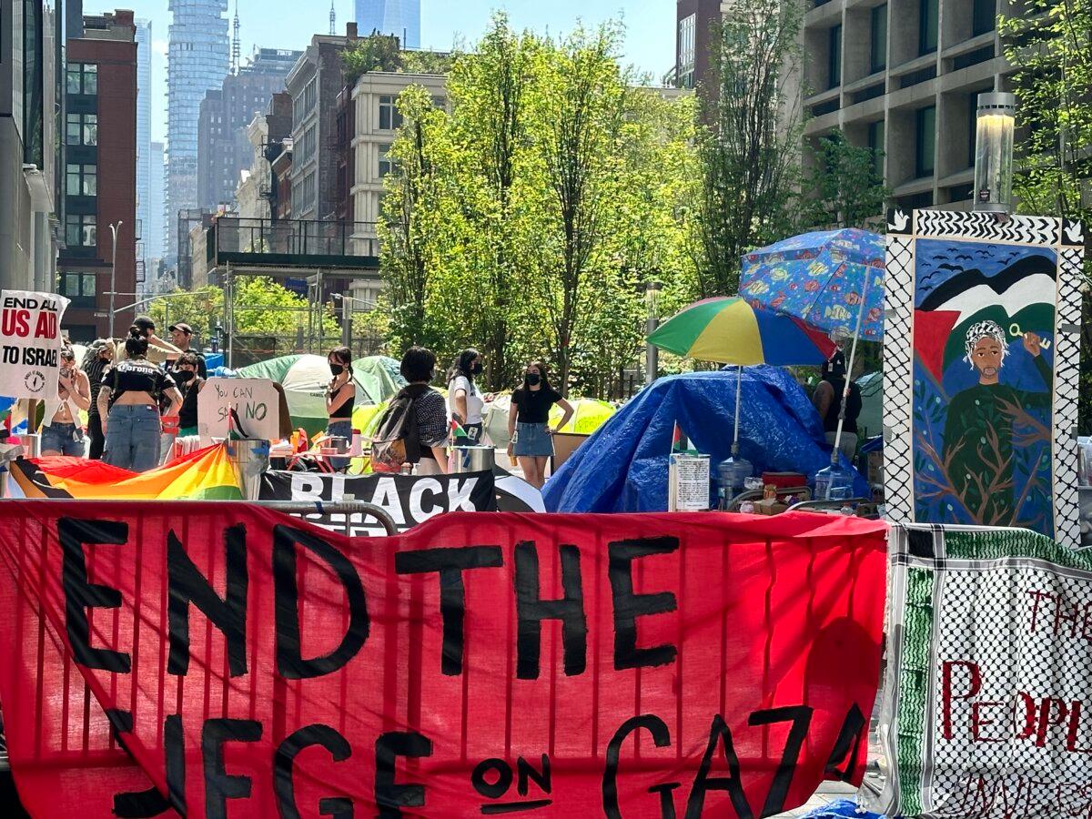 Encampment at NYU's Greene Street Walkway on May 2, 2024. (Juliette Fairley/The Epoch Times)