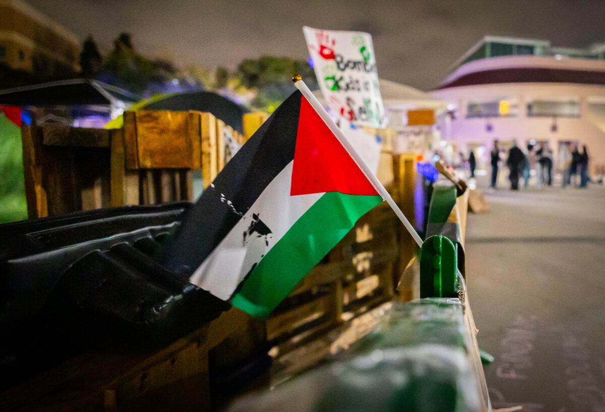 Students at the University of California Irvine protest against the Israel/Gaza conflict in Irvine, Calif., on May 2, 2024. (John Fredricks/The Epoch Times)