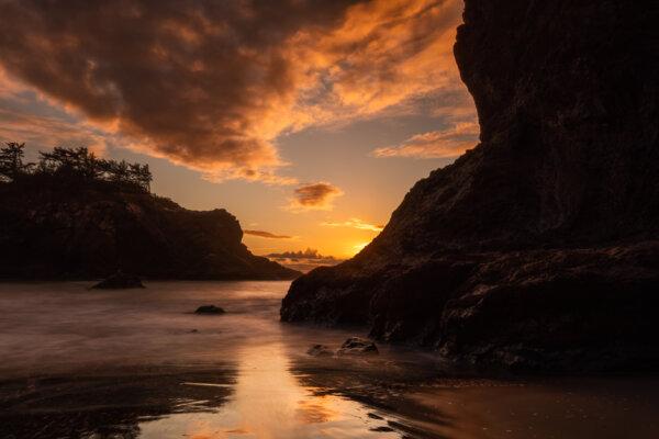 An overlook at Secret Beach on the Southern Oregon coastline yields incredible views at sunset. (Sandra Woods/Dreamstime/TNS)