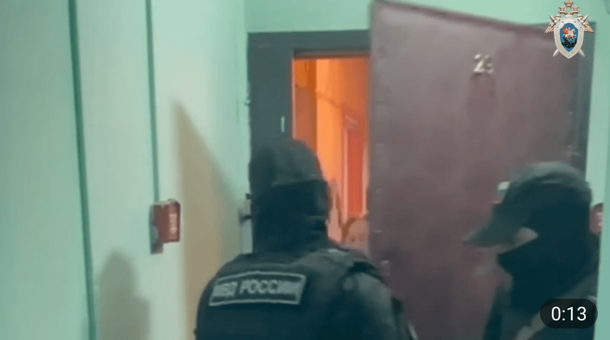 Russian police raid the home of a Falun Gong practitioner in Moscow, on May 3, 2024. The video was posted online by Moscow police. (Screenshot via The Epoch Times)
