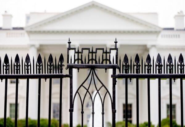 Secret Service Says Fatal Vehicle Crash at White House Poses ‘No Threat’