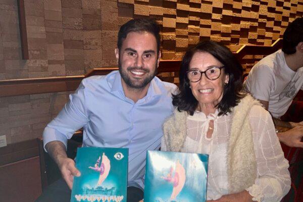 Célia Leão and her nephew, Lucas, at the Shen Yun Performing Arts performance at Bradesco Theater in São Paulo, Brazil, on May 5, 2024. (Marcos Schotgues/The Epoch Times)