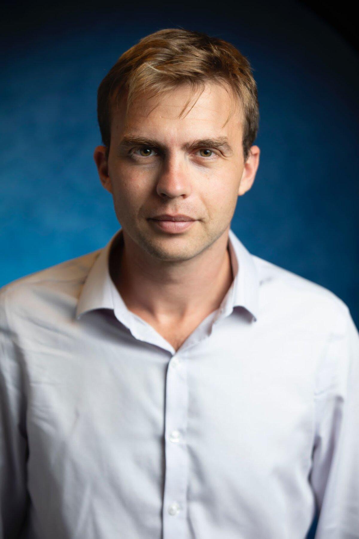 Adir Schwarz, co-founder and co-leader of the Jerusalem Civil Command Center, also called the War Room. (Sharon Gabay/Jerusalem Civil Command Center)