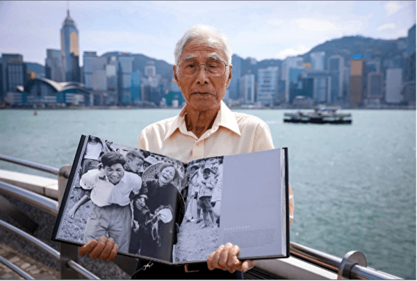 During the Great Exodus in 1962, Mr. Chan photographed a couple crying goodbye at Wah Shan in Sheung Shui in Hong Kong. (Courtesy of South China Morning Post)
