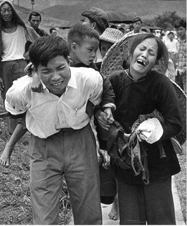 Mr. Yip, who was working in Hong Kong, was separated from his wife and two children, who came to reunite. (Courtesy of South China Morning Post)