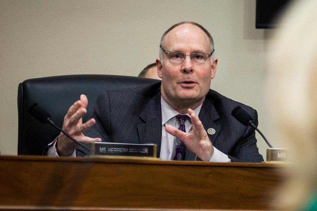 US Lawmakers Call on FDA to Investigate US Clinical Trials That Partner With Chinese Military