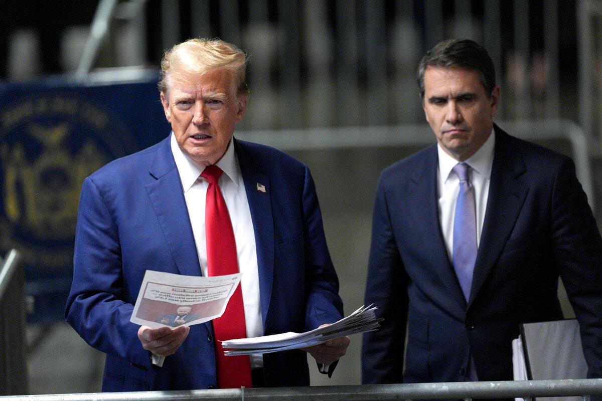 Missouri Attorney General Launches Probe Into Trump Prosecutors’ Communications | USNN World News Former President Donald Trump (L) with attorney Todd Blanche (R) speaks to the media at Manhattan Criminal Court in New York City, on May 10, 2024. (Curtis Means/Getty Images)