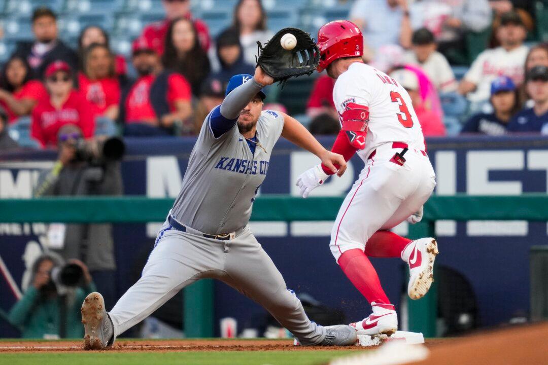 Adam Frazier Hits a Clutch 2-Run Homer in the 9th Inning of the Royals’ 2–1 Victory Over the Angels