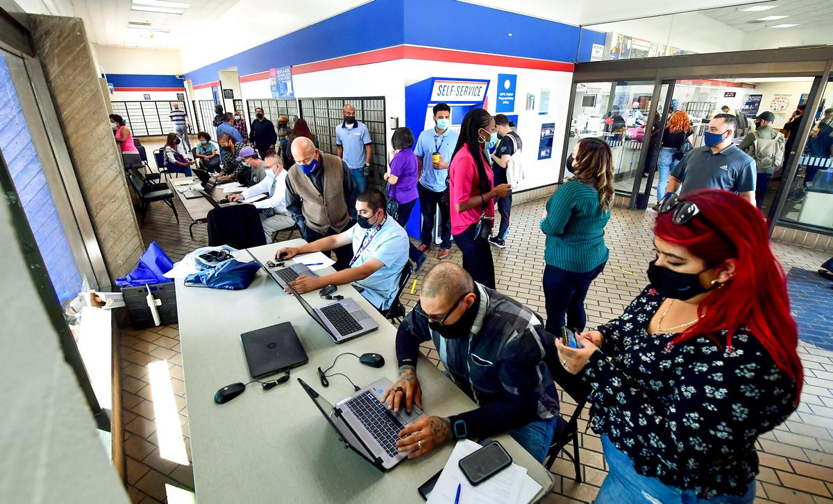 California’s Ranks of Unemployed People Swell as Economy Stalls