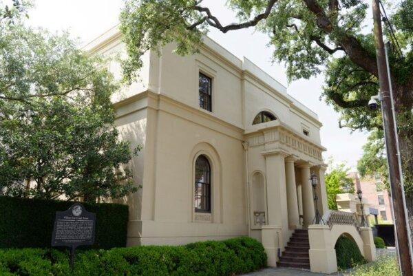 The Scarbourgh House in Savannah, Georgia. (Jud McCranie/CC BY-SA 4.0)