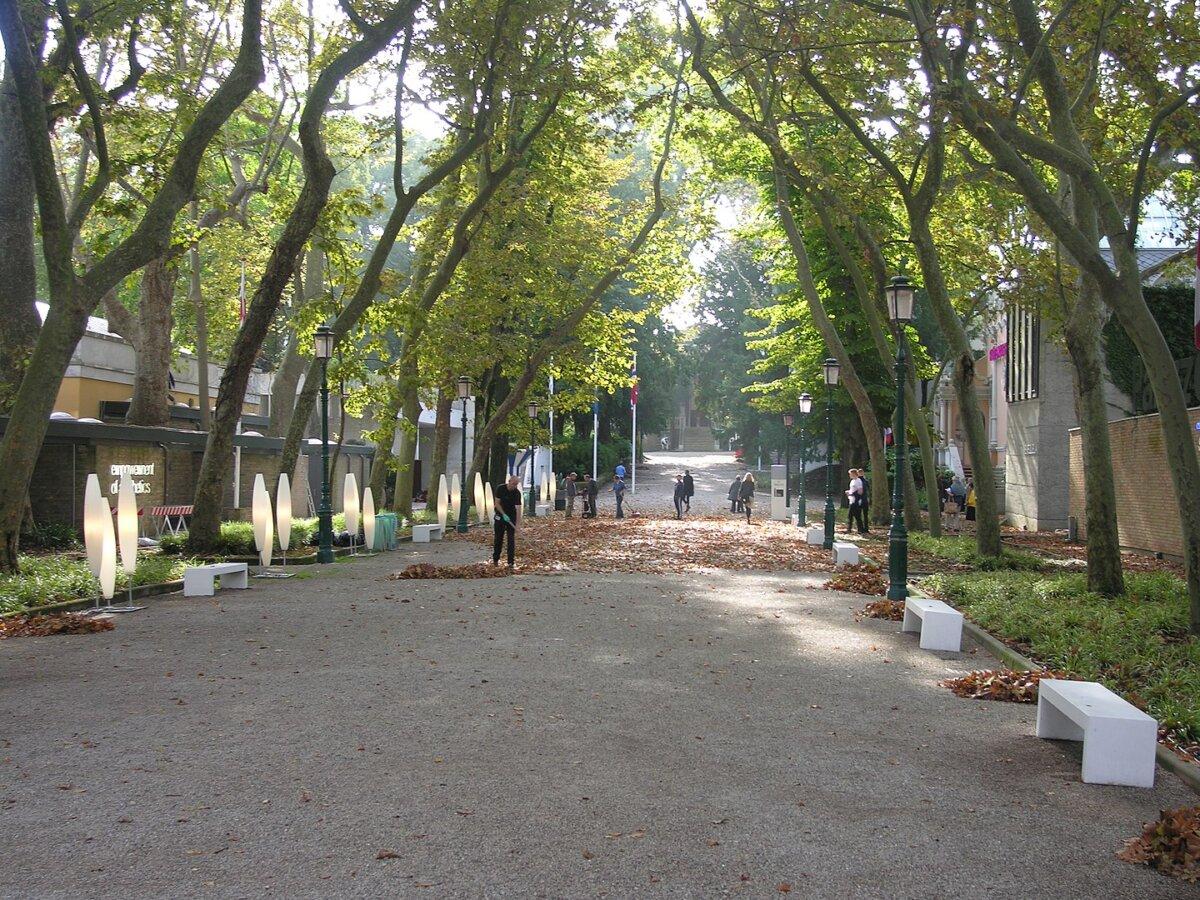 Garden walkway of national pavilions for the Venice Biennale, Venice, Italy. <a style="font-size: 16px;" href="https://en.wikipedia.org/wiki/Giardini_della_Biennale#/media/File:Cannaregio,_30100_Venice,_Italy_-_panoramio_(206).jpg" target="_blank" rel="nofollow noopener">(Lothar John/CC BY-SA 3.0)</a>