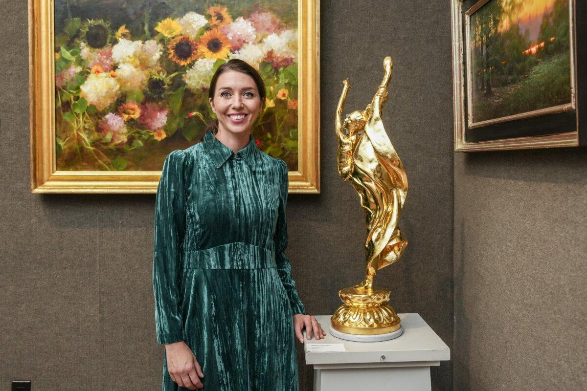 Johanna Schwaiger next to her sculpture "Lotus Hand" at the reception of The Third Annual Hartley Invitational exhibition and sale at The Salmagundi Club in New York City on May 9, 2024. (Samira Bouaou/The Epoch Times)