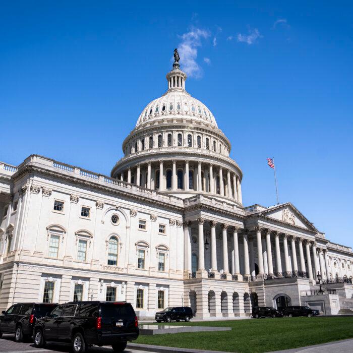 Reps. Soto, Wasserman Schultz, Others Speak on Existing Programs for Venezuelans