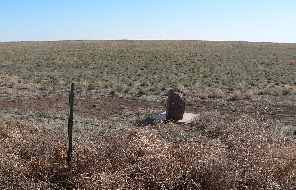 This marker on the Santa Fe Trail is located at the Kansas-Colorado state line. (Public Domain)