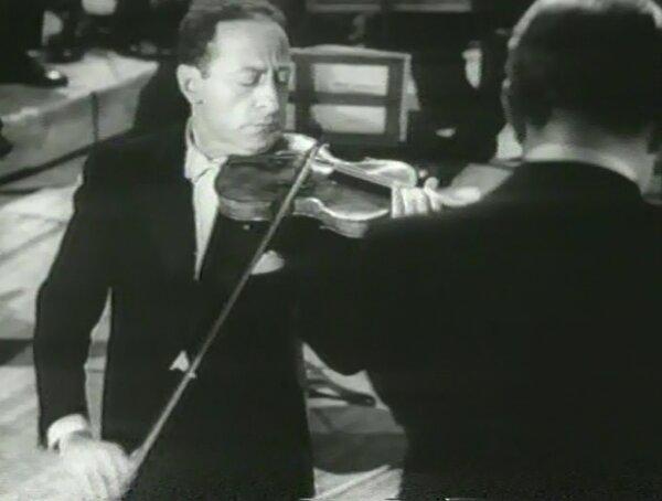 Jascha Heifetz at "Carnegie Hall" in 1947. (Public Domain)